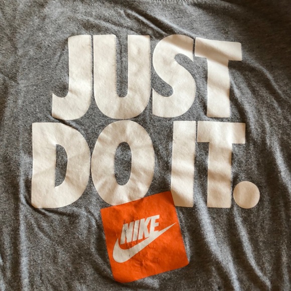 Men’s Nike Tee - Picture 3 of 4